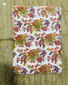Tela de Algodón Ligera con Estampado Artesanal, Tela India Hecha a Mano con Diseño Floral para Confección de Vestidos para Niñas y Niños, Cortinas - Product Image 1