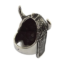 Approvisionnement direct usine : Bague vintage en acier inoxydable doré, gravée, style Viking antique, avec crâne de pirate cornu et yeux de rubis