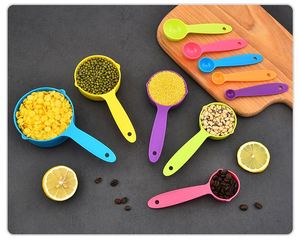 En stock : Lot de 5 cuillères doseuses ajustables en plastique coloré de 250 ml, tasses multifonctionnelles pour la pâtisserie - Product Image 3