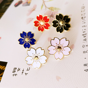 Broche de solapa metálico estilo universitario con diseño de Sakura al por mayor para mochilas y ropa, accesorio de joyería de moda - Product Image 1
