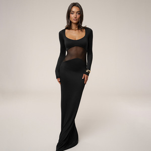 Robe de soirée couleur unie avec empiècements en maille transparente, col rond, manches longues et découpes, longueur maxi - Product Image 1