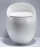 WC en céramique moderne blanc brillant en forme d'œuf, monobloc à jupe, à double chasse, à sortie verticale, économie d'eau, pour hôtels et villas