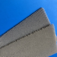 Plaque en polycarbonate alvéolaire sur mesure pour table de travail laser UV