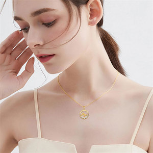 สร้อยคอจี้รูปเมล็ดมัสตาร์ดสำหรับผู้หญิง ดีไซน์สวยงาม ชุบทอง 14k 18k PVD บนสแตนเลสสตีล 316L เครื่องประดับคุณภาพสูง - Product Image 3