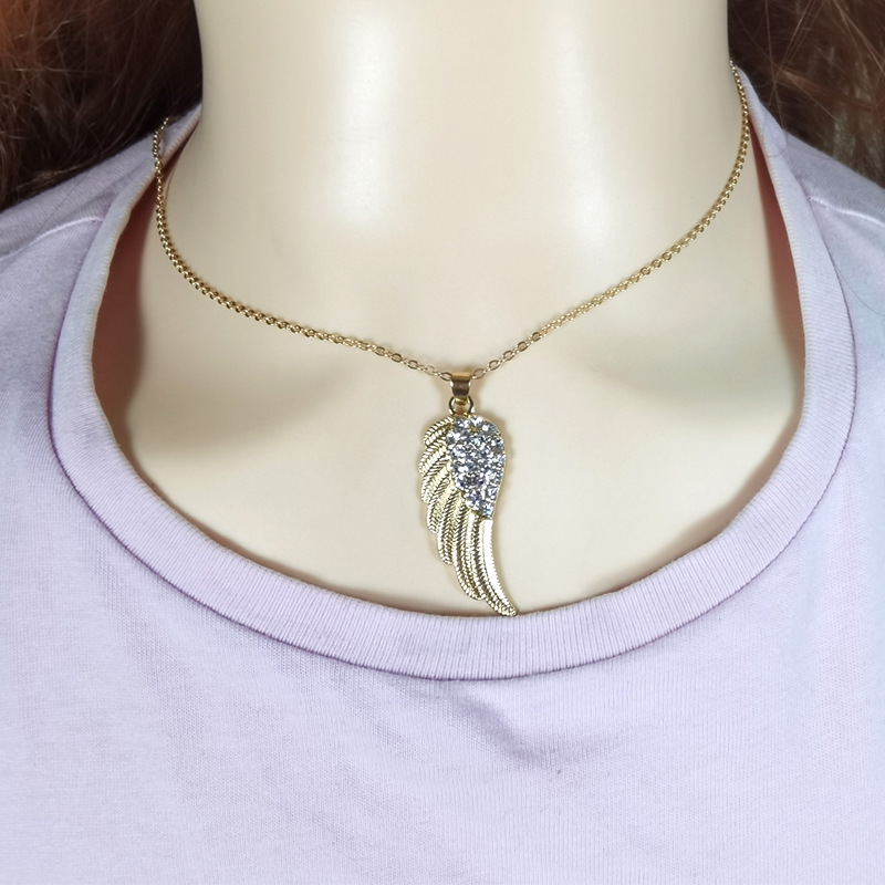 COLLANA DONNA IN ACCIAIO CON CHARM ALA D'ANGELO E CRISTALLI LUMINOSI IN ACCIAIO INOX | SAGA GIOIELLI