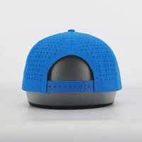 Casquette de golf de haute qualité personnalisée unisexe avec broderie de visage souriant et structuré à 5 panneaux Casquettes de sport respirantes découpées au laser avec trous