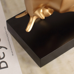 Figura abstracta de toro, escultura de resina dorada, decoración de mesa para sala de estar, oficina, pieza de arte para escritorio - Product Image 4