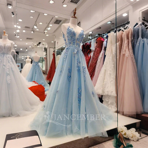 Robe de soirée de bal A-line pour ANY53, bleu ciel, dos nu, avec appliques florales 3D perlées et cristaux, traîne chapelle naturelle - Product Image 2