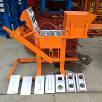 Petite machine manuelle de fabrication de briques à emboîtement dans le sol argileux Machine QMR2-40 de fabrication de blocs d'argile Machines manuelles à blocs de terre compressés