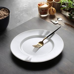 Usine minimaliste à haute température plats de salle à manger en gros assiette ronde plate en porcelaine Oem pour restaurant - Product Image 1