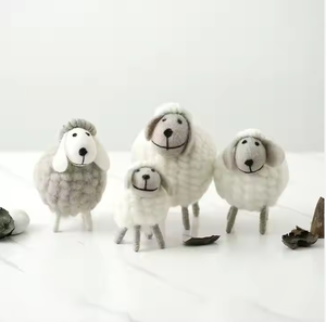 Estatuilla de oveja de fieltro de decoración nórdica moderna bonita de alta calidad para decoración de oveja de lana - Product Image 5