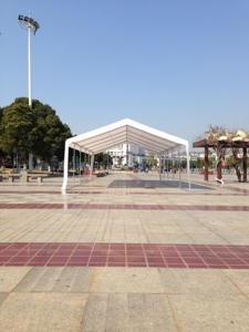Nouvelle Tente de Réception Pliante 5x10m en PE et Acier, Imperméable Quatre Saisons, Résistante aux UV, Cinq Chambres, Idéale pour Événements - Product Image 3
