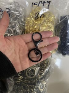 พวงกุญแจห่วงโซ่แบบแยกตะขอยึดรูปตัว D ทำจากโลหะสีทองดำขนาด30มม. - Product Image 5