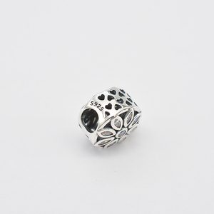 Hueco S925 <span class=keywords><strong>de</strong></span> <span class=keywords><strong>la</strong></span> CZ <span class=keywords><strong>de</strong></span> <span class=keywords><strong>la</strong></span> plata esterlina <span class=keywords><strong>de</strong></span> cristal bola redonda encantos - Product Image 4
