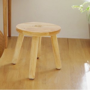 Mini tabouret rustique en bois massif - Siège en bois artisanal pour enfants et adultes, petit modèle - Product Image 1
