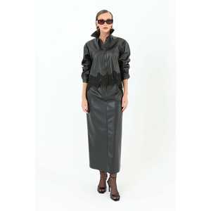 Chemise en cuir pour femme, style romantique moderne, noire, boutonnée, avec ourlet en dentelle, design asymétrique, pour tous les jours - Product Image 3