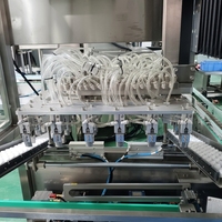 Chaîne de remplissage robotisée à chaud pour bouteilles, avec remplisseur de rouge à lèvres, baume et cire, système de débullage et de suivi visuel, et ligne de capsulage