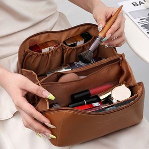 กระเป๋าเครื่องสำอางแบบพกพาปี 2024 กันน้ำ ขนาดใหญ่ ทำจากหนัง PU สำหรับผู้หญิง กระเป๋าใส่เครื่องสำอางคุณภาพสูงพร้อมช่องแบ่ง - Product Image 3