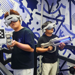 Zona <span class=keywords><strong>de</strong></span> Juegos <span class=keywords><strong>de</strong></span> Disparos Multijugador en Interiores, Juego <span class=keywords><strong>de</strong></span> Realidad Virtual XR <span class=keywords><strong>de</strong></span> Movimiento Libre, <span class=keywords><strong>Simulador</strong></span> <span class=keywords><strong>de</strong></span> Disparos con Pistola VR - Product Image 1