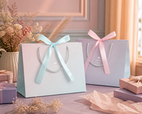 Sacs cadeaux en papier pastel avec nœuds en ruban et poignées en corde, dégradé rose et bleu, pour mariages, baby showers et anniversaires