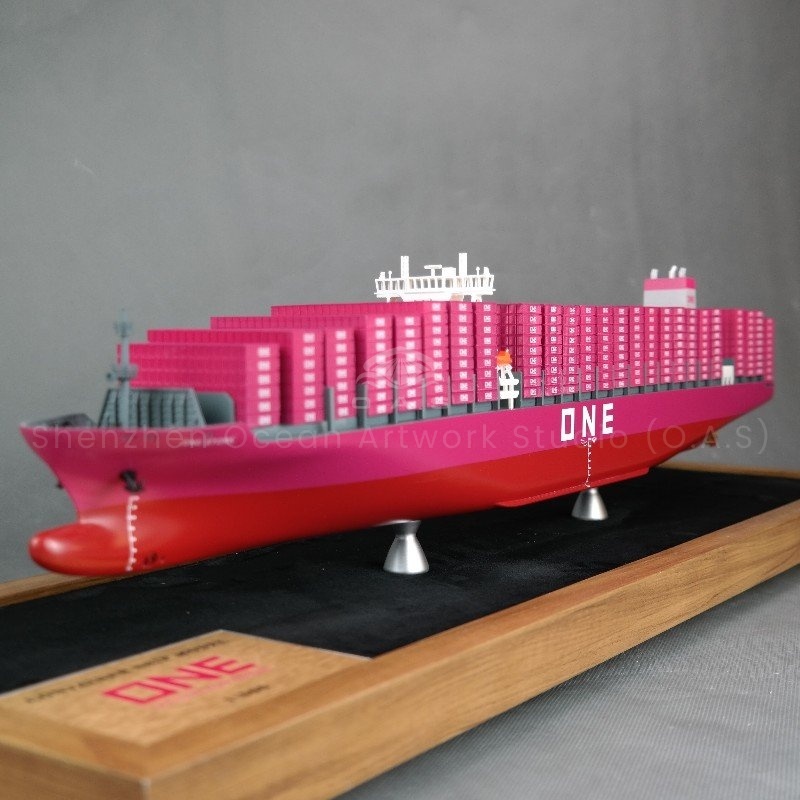 Modelo de barco contenedor de 65cm ONE