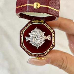 Anello con Diamante Taglio Ovale A160 in Oro Bianco Naturale Colore D Anello di Fidanzamento per Donna - Product Image 2