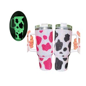 Gobelet 40 oz phosphorescent avec strass motif vache, poignée et paille - Product Image 3