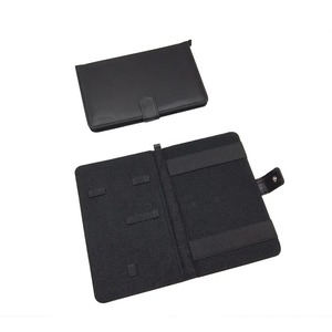 Ensemble d'accessoires de golf tout-en-un portable et écologique : porte-cartes de score, étui pour carnet de scores en cuir PU, outil de réparation de divots et marqueur de balle - Product Image 4