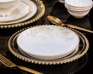 Set di Stoviglie Natalizie in Ceramica di Lusso Stile Europeo da 36 Pezzi per Famiglia di Sei Persone - Set di Stoviglie in Porcellana Bone China - Product Image 3
