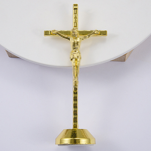 금도금된 스탠딩 십자가 탁상 장식품, INRI 각인, 종교적 가정 및 교회 장식 기념품 - Product Image 1