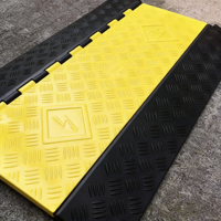 Organizador de Cables Multicanal de Goma y Plástico 900x550x50mm, Protector de Cables con Tapa Amarilla, Cubierta de Cables Resistente para Seguridad Vial