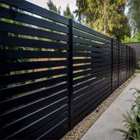 Panneaux de clôture en aluminium robustes et modernes, respectueux de l'environnement, à faible entretien, résistants à la rouille, pour l'intimité résidentielle et les jardins.