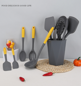 Ensemble d'ustensiles de cuisine en silicone, 12 pièces, manche jaune et gris, résistant à la chaleur, antiadhésif, spatule, louche, écumoire - Product Image 6