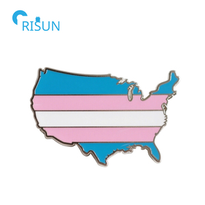 Pin de Solapa Personalizado con Diseño de Puño y Corazón, Movimiento de Derechos Transgénero, Orgullo LGBT, Bandera Trans, Broche Esmaltado - Product Image 5