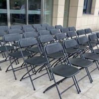 Chaise pliante en plastique à cadre métallique, design perforé respirant, idéale pour événements extérieurs, réunions et usage domestique – Offre Spéciale