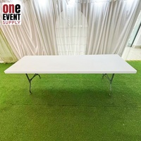 Table d'événement extérieure commerciale en PEHD de 2,4 m avec pieds en fer pliables, étanche et durable, design industriel