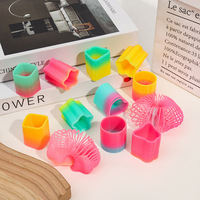 Miniatuur regenboogveren, mini-vormige regenboogveren voor kinderen, hart-, ster- en vlinderveren, sensorisch speelgoed voor kinderen, op maat gemaakte fabriek.