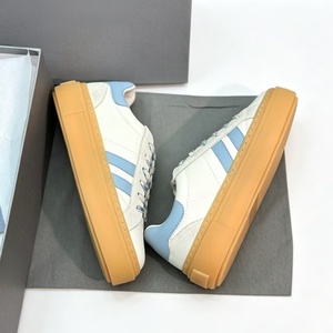 Zapatillas deportivas casuales de suela gruesa de goma suave con cordones de color contrastante, versátiles para ocasiones casuales y formales, calzado deportivo para mujer - Product Image 2