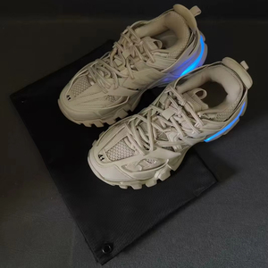 Zapatillas Deportivas Unisex con Luces LED en la Suela, Estilo Chunky Mesh, con Cordones, Estilo Techwear, Balenciaga - Product Image 3