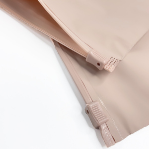 Bolsas de Ropa con Cierre Zip Lock Beige Personalizadas con Logotipo, Bolsas de Ropa de Poliéster Mate Esmerilado con Cierre Zip Lock y Logotipo para Empaque - Product Image 6