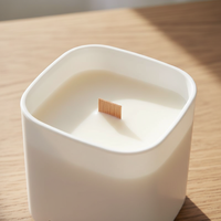 Individuelle Eigenmarke Trendige Pantone Weiße Quadratische Glasdose Sojawachs Handgemachte Premium Duftkerze für Raumduft-AROVI