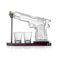 Venta al por mayor pistola personalizada whisky decantar vidrio conjunto jarra botella de licor contenedor dispensador decantador de whisky con vaso de chupito
