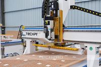Routeur CNC 4 axes 1325 à changement d'outil automatique avec dispositif rotatif latéral pour la gravure de colonnes de rampes d'escalier et de bois cylindrique