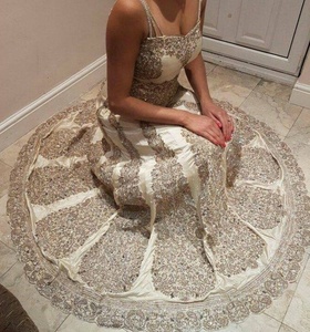Impresionante vestido de novia indio/pakistaní, hermoso vestido largo hasta el suelo, adornado con cuentas de cristal y pedrería para boda-2020. - Product Image 1
