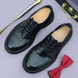 Chaussures pour hommes luxueuses et élégantes à lacets, avec une combinaison de couleurs bleu et marron, dans un style italien, design de chaussures habillées Oxford. - Product Image 3