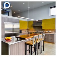 Meuble de cuisine modulaire PRIMA sur mesure en bois massif et laque acrylique importés, avec îlot de comptoir en marbre - Vente en gros