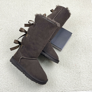 Bottes <span class=keywords><strong>de</strong></span> <span class=keywords><strong>neige</strong></span> en fourrure avec rubans et nœuds pour femmes et enfants, collection hiver 2024, style UGS, vente en gros - Product Image 1