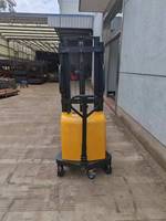 Nouveau 2t Conteneur électrique à entraînement manuel Empilage Reach Fork Lifter Transpalette Manutention de marchandises Industries de la construction