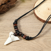 Accessoire de Collier Rétro Bohème d'Été pour Vacances, Perles en Bois Personnalisées à Dents de Requin, Tendance Surf