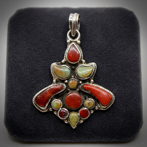 Collar con Colgante de Piedras Preciosas Nepalíes, Plata, Coral Rojo, Turquesa, Joyería Tibetana Hecha a Mano - Product Image 1